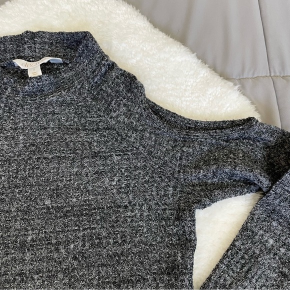 Decree Heather Gray Mock Turtleneck Cold Shoulder Knit Sweater - Picture 5 of 14